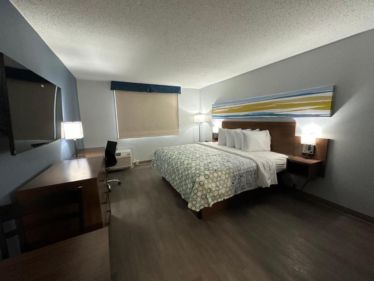 Ramada By Wyndham Cortland Hotel & Conference Center Zewnętrze zdjęcie